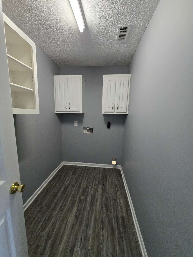 Building Photo - Fenced in 4 Bed /2 Bath House in Ringgold
