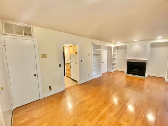 Building Photo - SAVE OVER $200!* Dupont Circle 1 Bedroom Charmer with Patio, Fireplace, Central Air, Washer/Dryer!