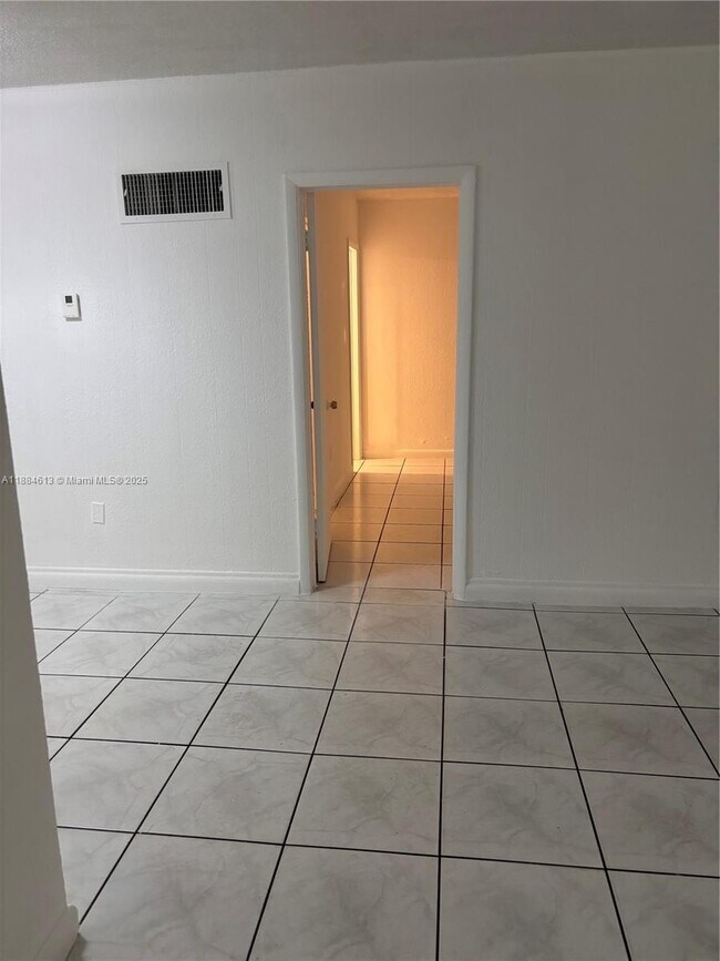 Building Photo - 1255 W 49th Pl