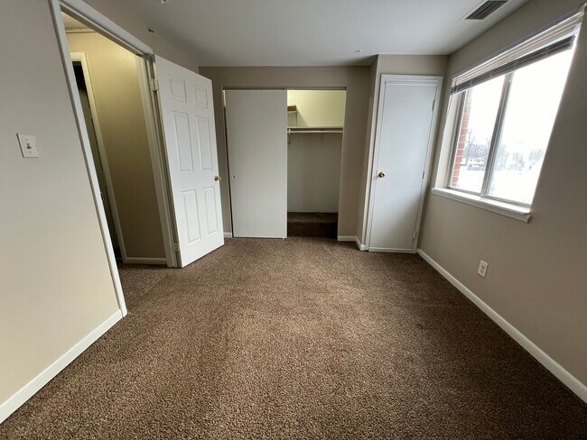 Building Photo - Denrose Townhomes