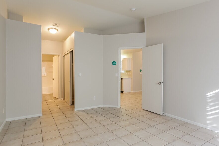 Building Photo - 477 Wright Way