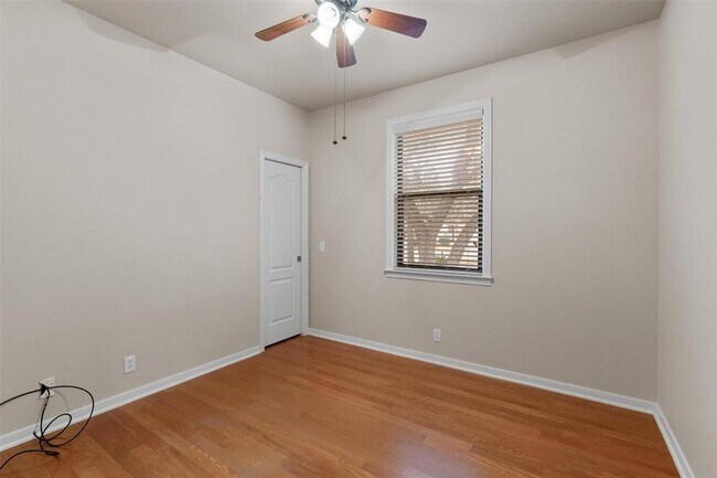 Building Photo - 4220 John's Light Dr