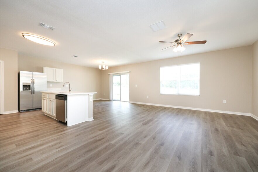 Building Photo - 10430 Whispering Hammock Dr