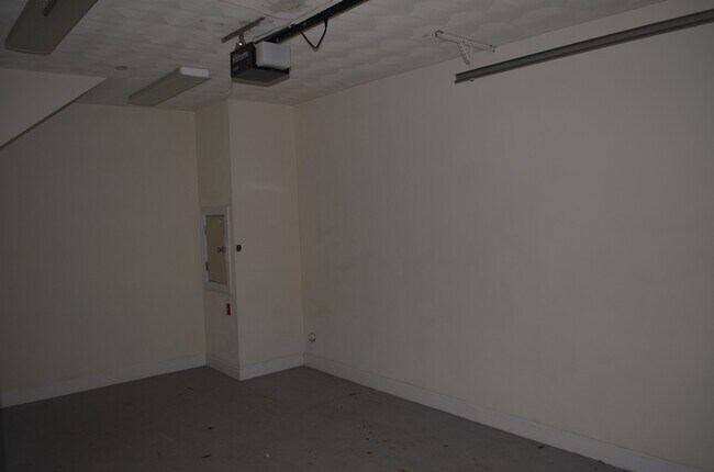 Building Photo - 915 Colley Ave