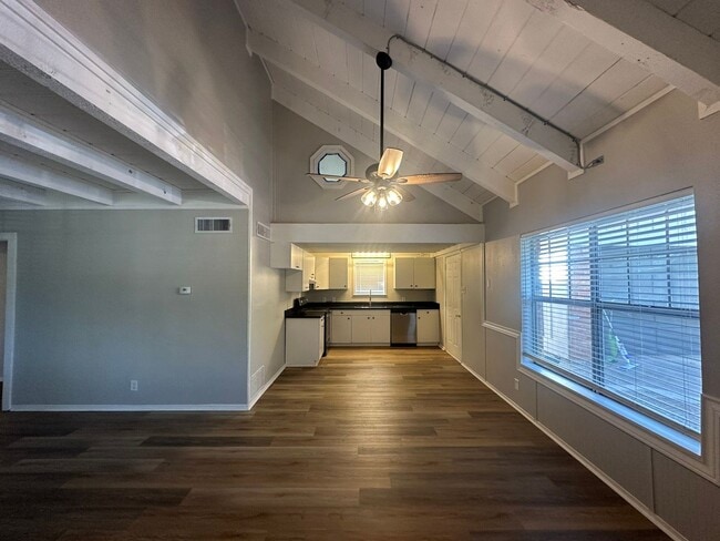 Building Photo - Coming Soon- 3 Bedroom 2 Bath in Whitehouse!