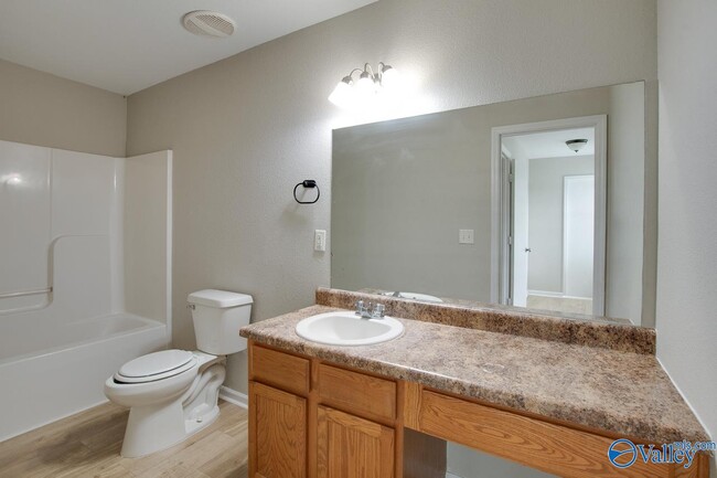 Building Photo - 102 Whitestone Dr NE