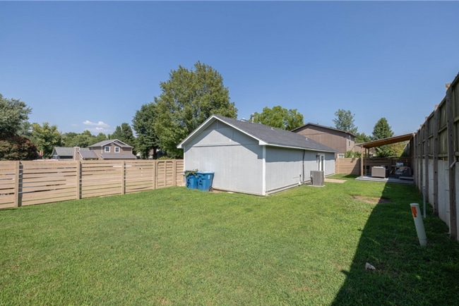 Building Photo - BEAUTIFUL 3 Bedroom 2 Full bath home locat...