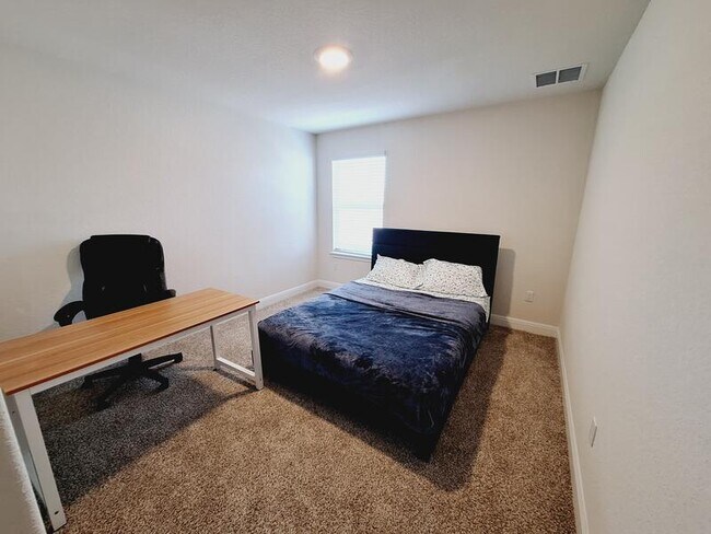 Building Photo - 18012 Trieste Dr