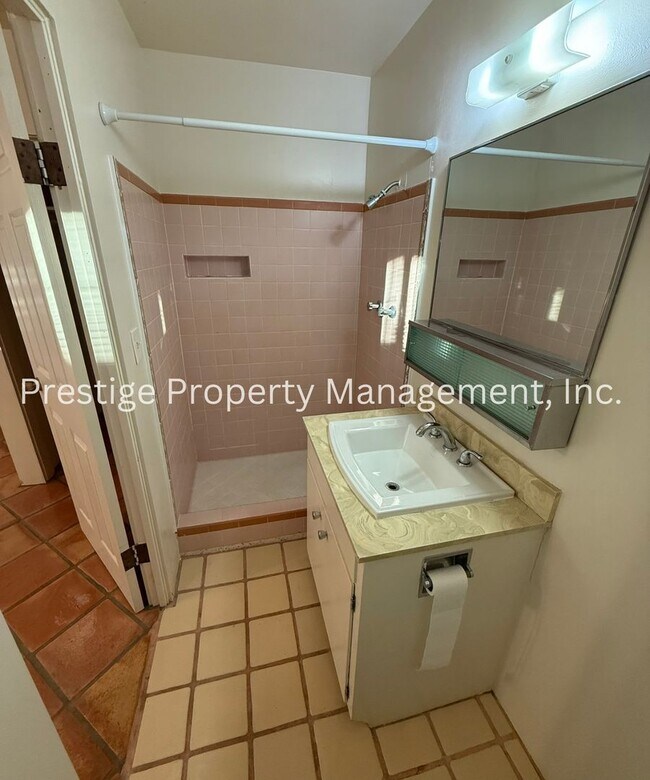 Building Photo - 3BD 2BA Waiting for You to Call Home!!