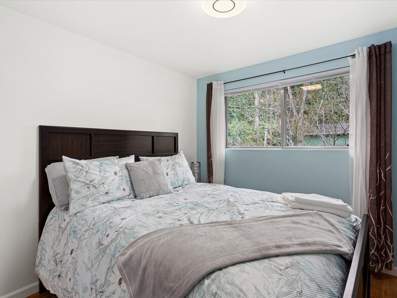 Building Photo - 16445 Ambaum Blvd S