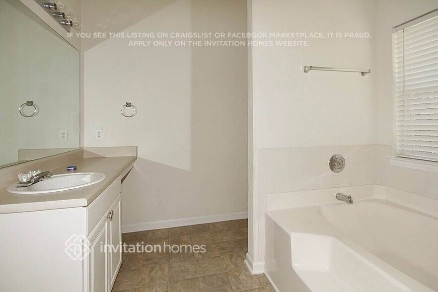 Building Photo - 3473 Cameo Ct