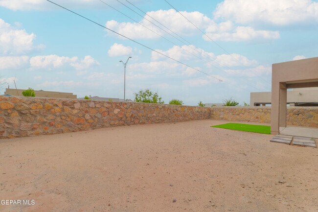 Building Photo - 12832 Haxby St
