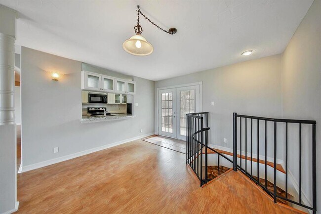 Building Photo - 709 Gale St