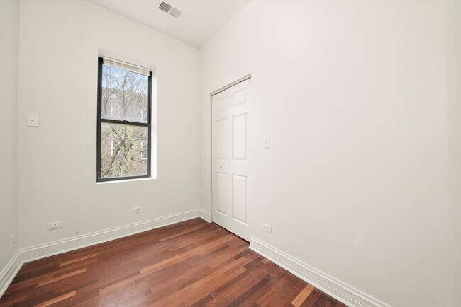 Building Photo - 1519 E Marquette Rd