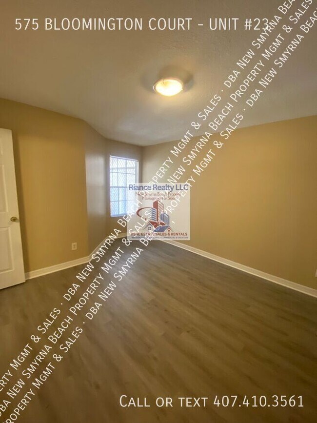 Building Photo - 575 Bloomington Ct