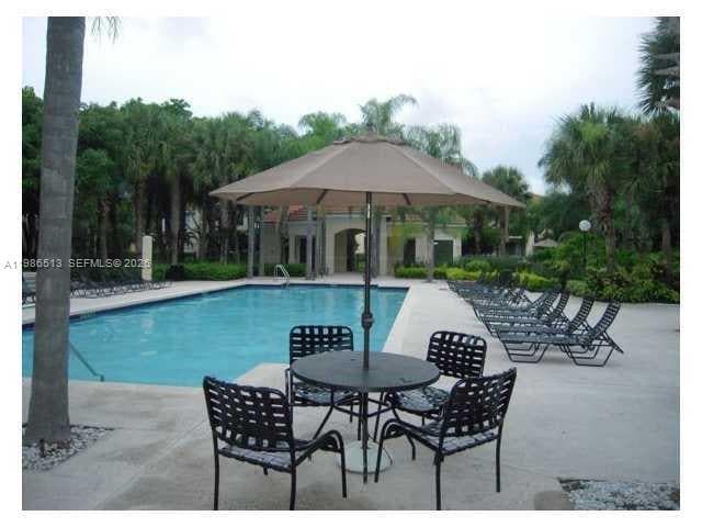 Building Photo - 560 S Park Rd