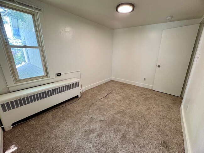 Building Photo - NWA - Owner Contribution Needed - 539 &amp; 541 S Market St