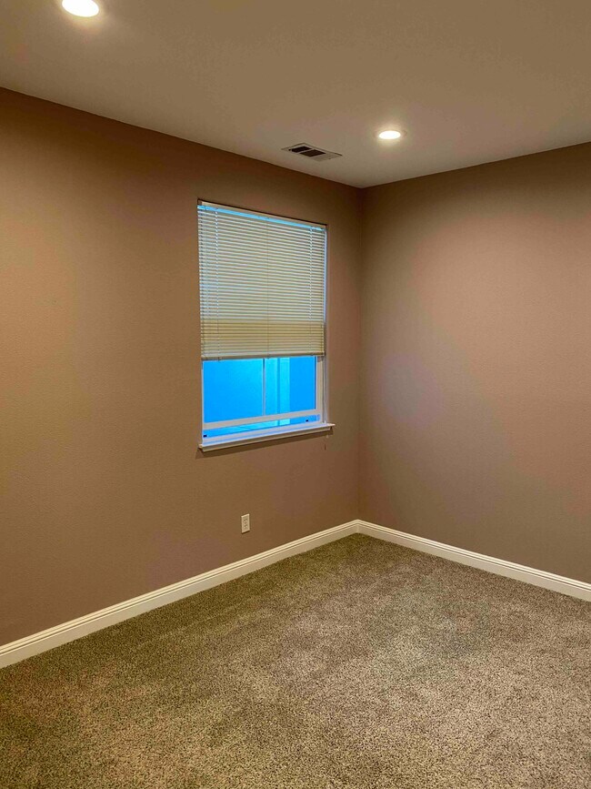 Building Photo - 5038 Russo Dr