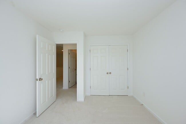 Building Photo - FREE TV!!