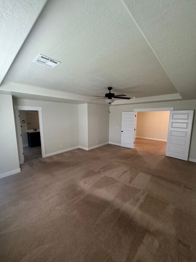 Building Photo - 1109 W Meridian Dr