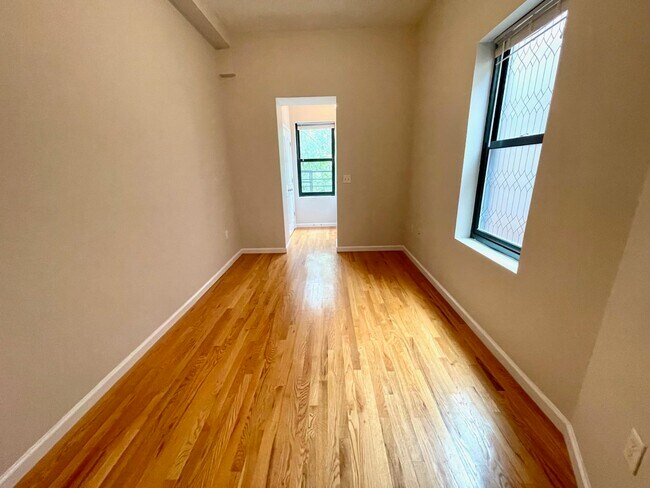 Building Photo - 572 Jersey Ave