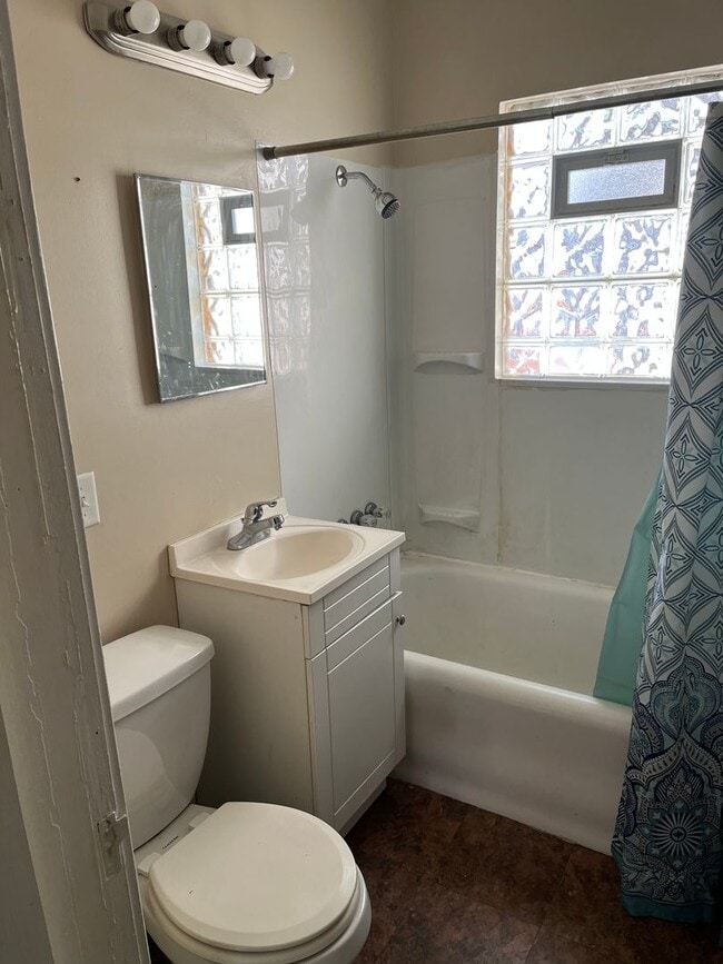 Building Photo - 2bd Single Cash Pay/Section 8