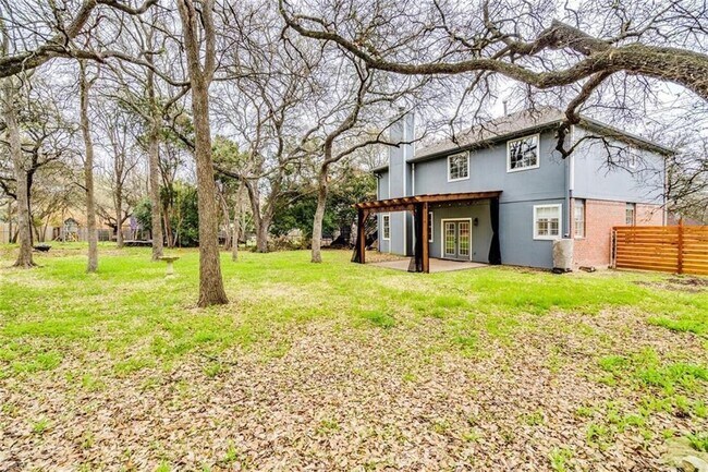 Building Photo - 7800 Lonesome Dove Cove