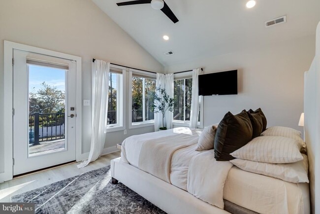 Building Photo - 84 S Chesapeake Ave