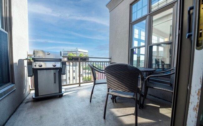 Building Photo - 17 Chapel St