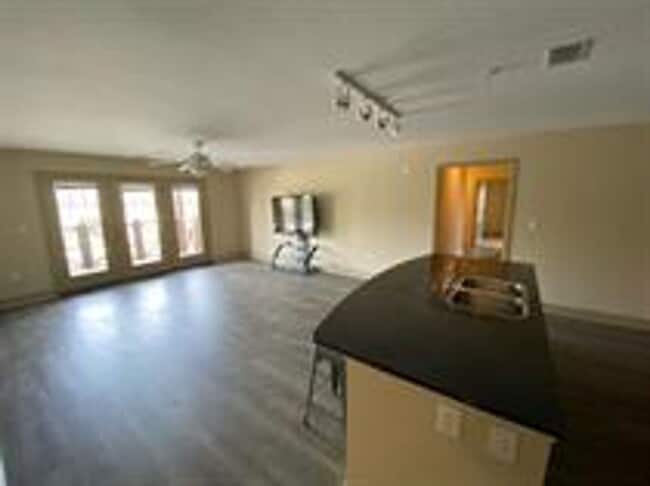 Building Photo - 1621 Muscovy Wy