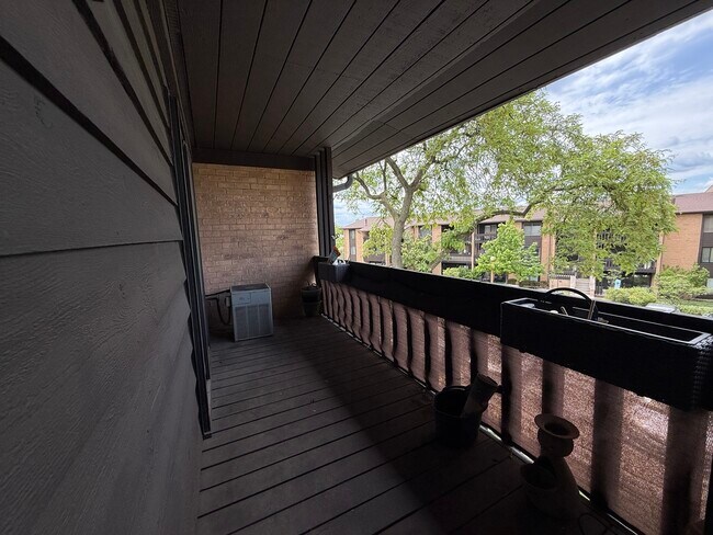 Building Photo - 6105 Knoll Valley Dr