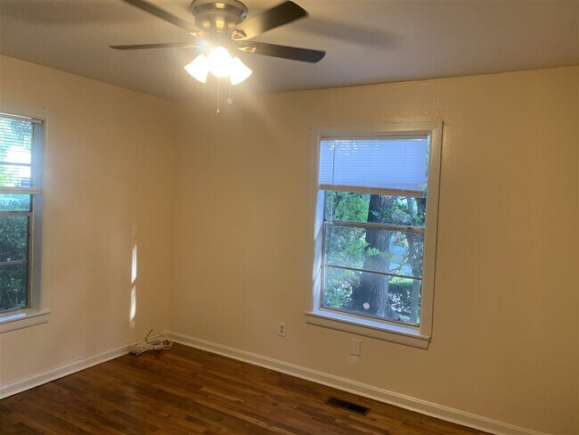 Building Photo - 1607 Jackson Bluff Rd