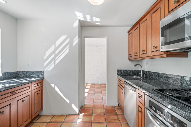 Building Photo - 839 N Avenida Olivos