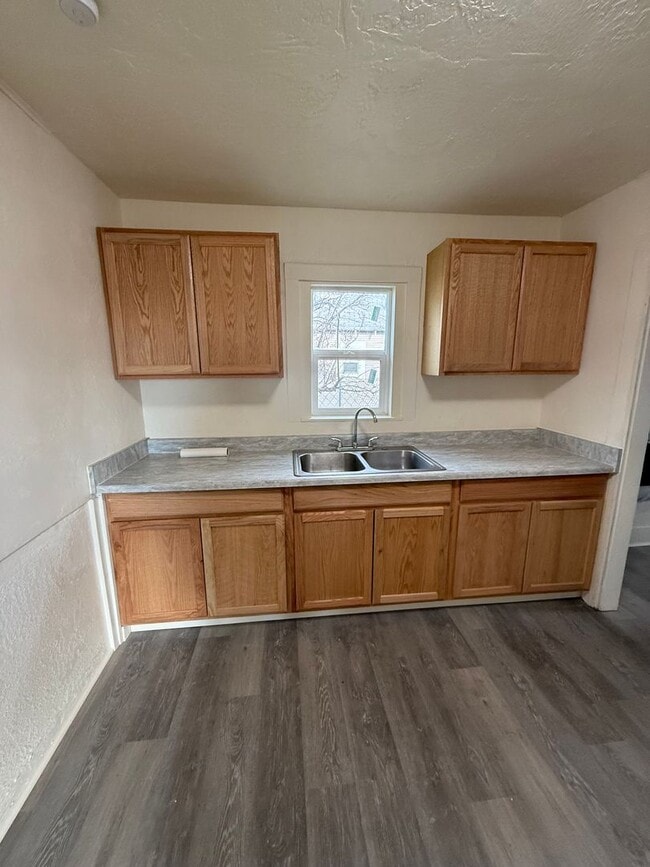 Building Photo - 3 Bedroom 1 Bath House