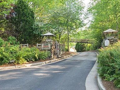 Building Photo - 490 S Barnett Shoals Rd