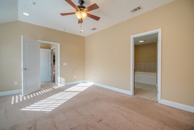 Building Photo - 59 Forest St NE