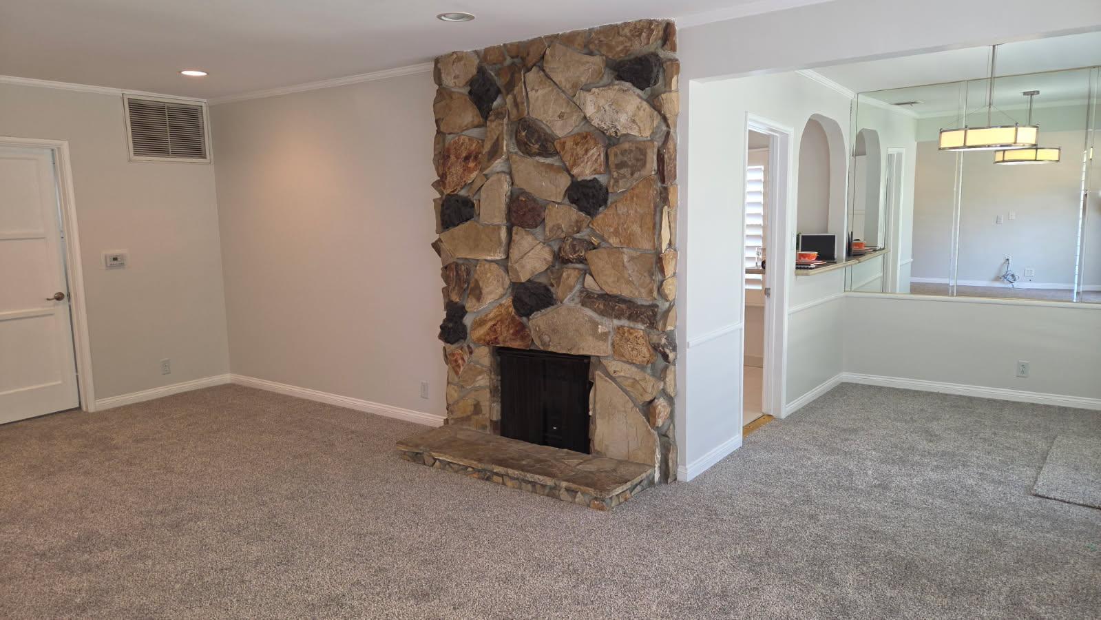 dining area - 3514 S Burnside Ave