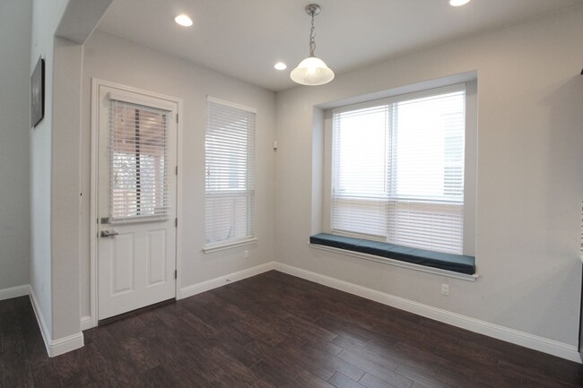 Building Photo - 14712 Iveans Way
