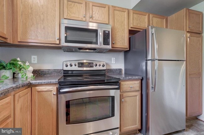 Building Photo - 6716 N Grand Brook Cir