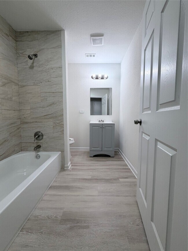 Building Photo - 5451 Oriole St