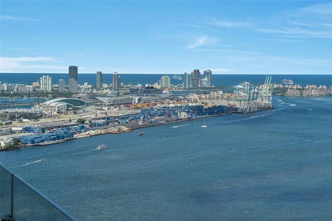 Building Photo - 300 Biscayne Blvd Way