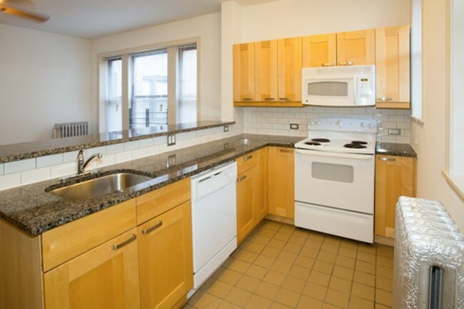 Interior Photo - 5350-5358 S. Maryland Avenue