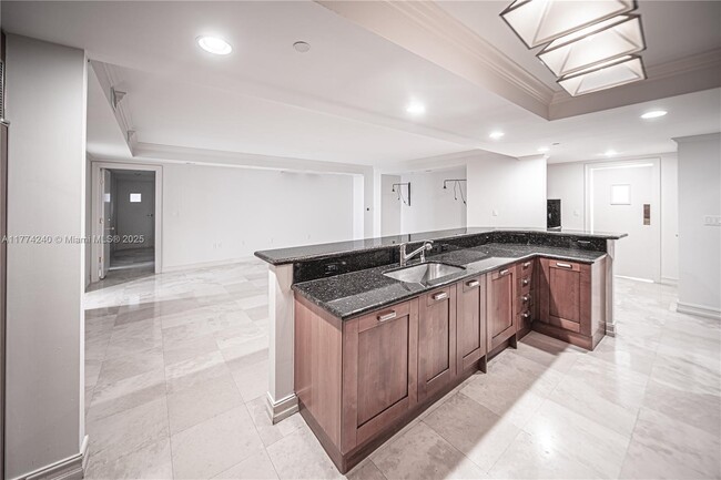 Building Photo - 20201 E Country Club Dr