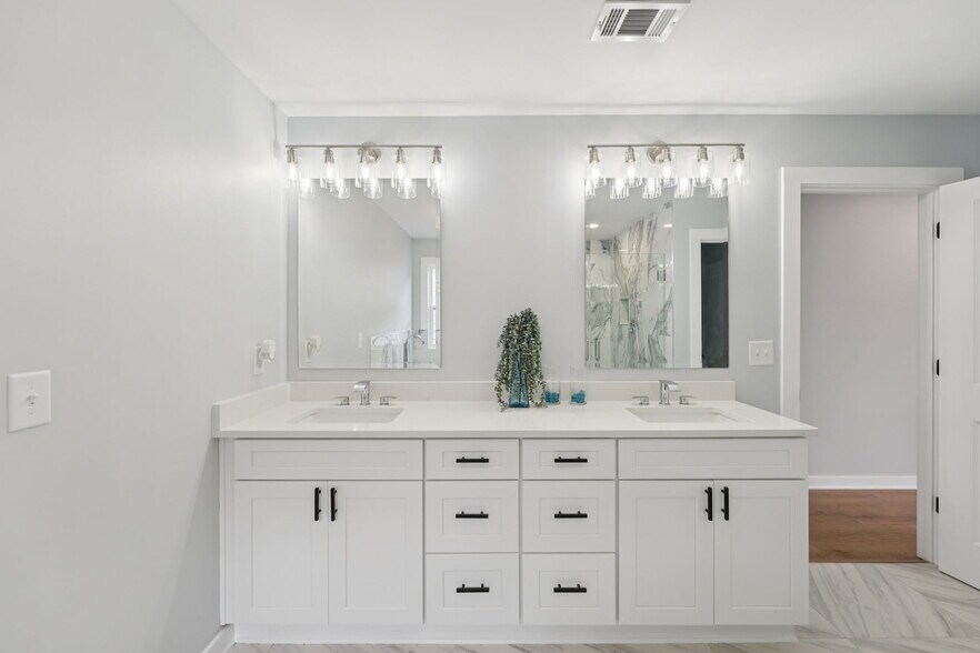 Building Photo - 3189 Jackson St