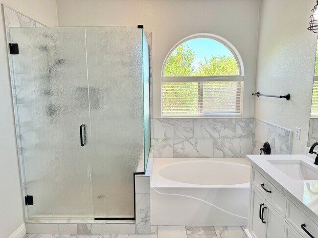 Building Photo - Pristine Single Level 3 Bedroom Home In The Sought After Gated Lagos Vistoso Community in Chandler!