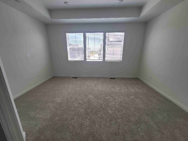 Building Photo - 4386 Timnath Pkwy