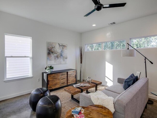 Building Photo - 5600 William Holland Ave