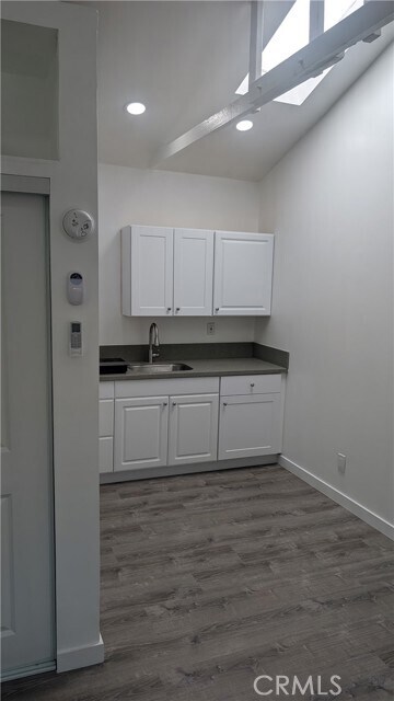 Building Photo - 6547 W 83rd St