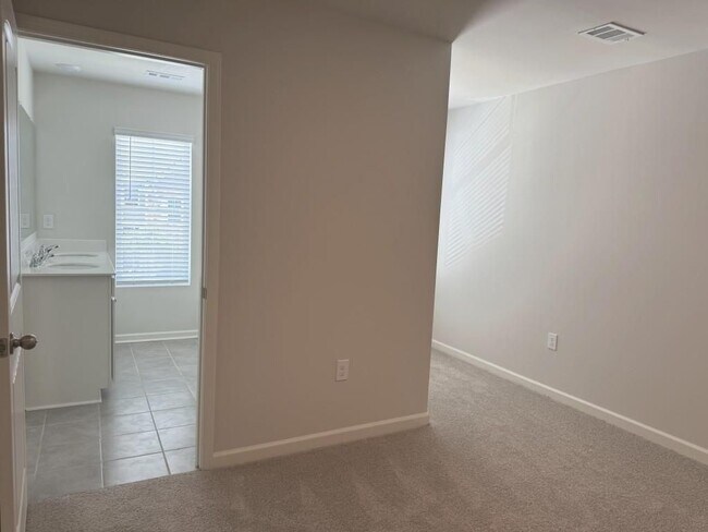 Building Photo - 2292 Blue Monarch Dr