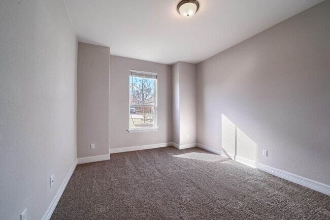 Building Photo - 133 White Steppe Way